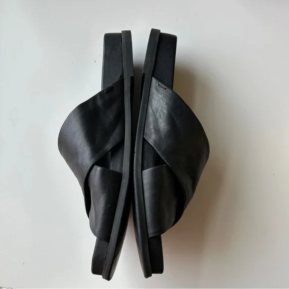 Eileen Fisher tumbled leather sandals size 9 black tan slip on - Picture 9 of 11